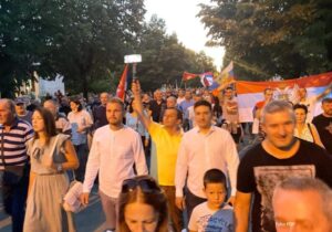 “Došli smo da branimo ono najsvetije”: Stanivuković i Vukanović na litiji u Nikšiću VIDEO, FOTO