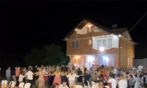 Skandalozno! Okupljanja su zabranjena, a na ovoj svadbi više od 200 gostiju VIDEO