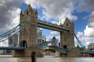 Nezgoda u Londonu: Zaglavili se dijelovi poznatog Tauer bridža