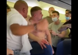 Drama na nebu! Putnici se potukli u avionu zbog maski, pa uhapšeni VIDEO