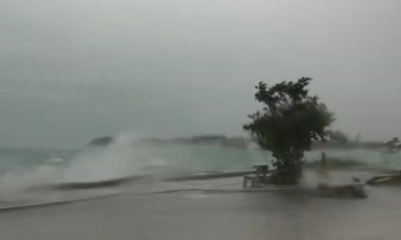 Uragan protutnjao Bahamima, ide ka Floridi – VIDEO