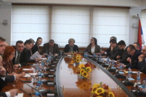 “Nemoguće izjednačavanje Vijeća i Doma naroda”: Reakcije iz Republike Srpske na zaključke SDA