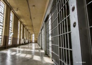 Filmski bijeg iz zatvora! Osuđenici napravili otvor u plafonu u toaletu i “nestali”
