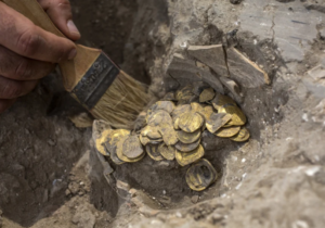 “Slično tankom lišću”: Mladi volonteri pronašli zlatne novčiće stare 1.100 godina