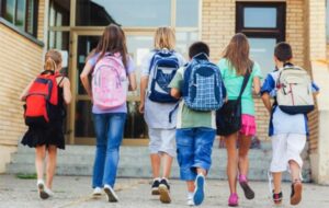 Pažljiv povratak u đačke klupe: Institut preporučio da djeca u Srpskoj idu u školu