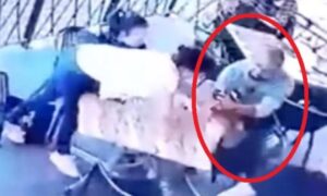 Strašna scena u restoranu! Muškarac zgrabio djevojčicu (4) za vrat, pokušao da je otme VIDEO