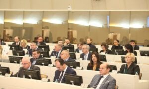 Samo 13 poslanika glasalo za opoziv: Ništa od smjene Savjeta ministara BiH