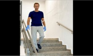 “Poslali me potpuno nagog”: Navaljni traži od Moskve da preda njegovu odjeću kao dokaz