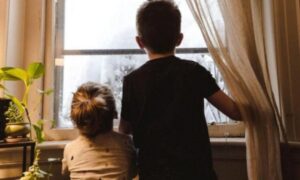 Mjere zbunile roditelje: Djeca zbog korone u izolaciji ostaju duže od njih – evo zbog čega
