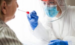 “Poziv za buđenje”: Stručnjaci upopzoravaju na alarmantnu stopu prenosa korona virusa