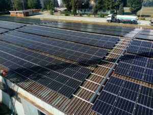 Pozitivan uticaj na životnu sredinu: Postavljeni prvi paneli solarne elektrane “Rafinerije nafte Brod”