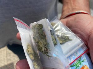 Posao za policiju: U Bijeljini uhapšena osoba kod koje je pronađena marihuana i spid