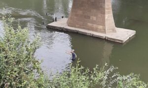 Nesvakidašnji poduhvat! Bježeći od policije, migrant skočio u rijeku