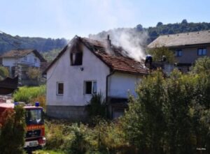 Novi problem u Bihaću: Migranti zapalili kuću, vatrogasci se cijelu noć borili sa požarom