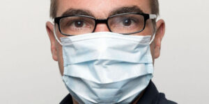 Korona i zaštita: Naučnici tvrde da ljudi koje nose naočale imaju manji rizik od zaraze