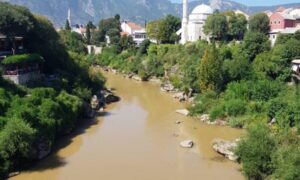 Mostar u šoku! Smaragdna ljepotica Neretva potpuno promijenila boju