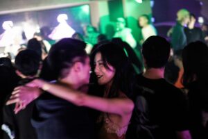 Noćni život u Vuhanu: Na žurkama niko ne nosi masku, korone kao da nikad nije bilo