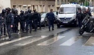 Frka u Parizu: Ima ranjenih nakon napada nožem VIDEO