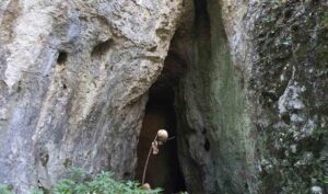 Užasan prizor! Planinari u pećini pronašli lobanju probodenu na kolac