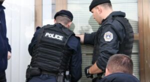 Uhapšeno 10 policajaca i srušene kockarnice na Kosovu VIDEO