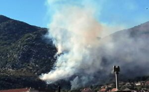 Vjetar otežava posao vatrogascima: Izbio novi požar kod Trebinja