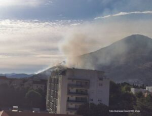 Veći broj vatrogasaca i mještana na terenu: Buktinja na jugu Srpske zaprijetila kućama