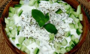 Genijalno jelo ‘očas posla: Trik za najbolju ljetnu salatu od krastavaca
