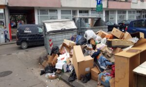 Banjalučani ogorčeni svakodnevnim prizorima: “Grad zelenila” napunile velike količine smeća FOTO