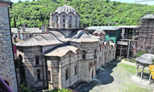 Detalji tuče monaha u dvorištu manastira Hilandar: Udario me dok smo pili vino