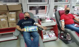 Tečnost koja život znači: Banjalučki taksisti se pridružili akciji i darivali krv