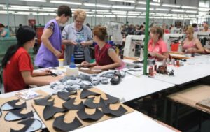 Za mnoge 9. maj nije neradni dan: Zašto i fabrike rade na republički praznik