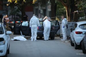 Sačekuša u Beogradu: Mladić ubijen hicem u glavu, drugi ranjen