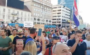 “Slobodan život je naša moć”: U Zagrebu protesti protiv korone, ministar zgrožen VIDEO