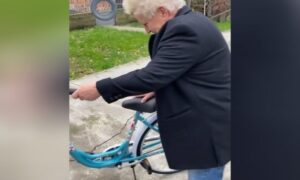 Unuk za primjer: Reakcija bake koja je dobila novi bicikl će vas raznježiti VIDEO