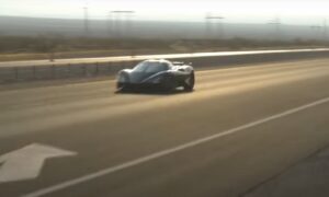 Kao metak: Pogledajte kako juri najbrži automobil na svijetu VIDEO