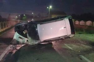 BMW-om sletio sa puta: Mladić poginuo u teškoj nesreći