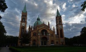 Uzvikivali “Alahu akbar”: Grupa Turaka divljala u crkvi u Beču