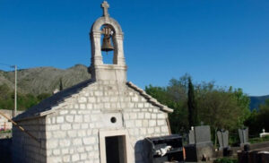 Bogomolja na udaru bezdušnika: Pokradena crkva u kojoj se krstio Sveti Vasilije Ostroški