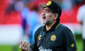 “Lopta se ne može zaprljati”: Maradona u samoizolaciji slavi 60. rođendan