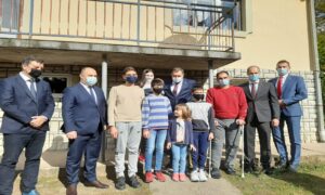 Najmlađima donio i poklone! Dodik u posjeti sedmočlanoj porodici Jovanović FOTO
