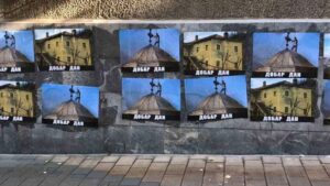 Slika lomljenja krsta na Kosovu i Žuta kuća: Oblijepljeni plakati uoči festivala “Mirdita, dobar dan”