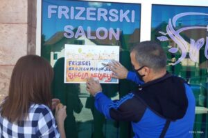 “Složni kada je potrebno”: Humani građani Mrkonjić Grada napunili frizerske salone za pomoć djeci