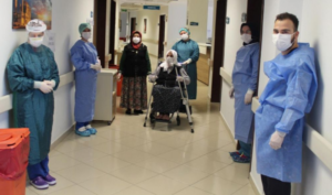 Iz bolnice ispraćena aplauzom: Baka ima 110 godina i pobijedila je korona virus