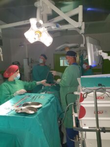 Dramatično u UKC RS: Obustavljene operacije i rad ambulanti, pacijenti u hodnicima Urgentnog