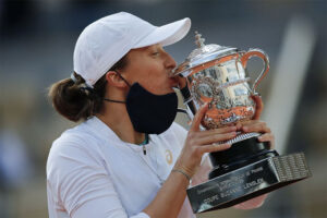 Pobjeda za istoriju! Rolan Garos osvojila 54. teniserka svijeta Iga Švjontek