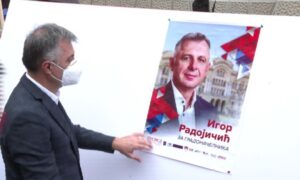 Postavljeni prvi stranački plakati: Radojičić i koalicioni partneri krenuli u kampanju