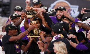 Zaslužen doček! Košarkaši Lejkersa stigli kući sa trofejom šampiona NBA lige VIDEO