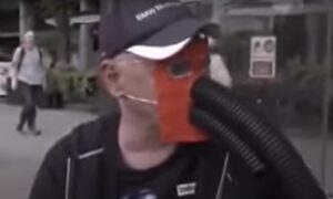 “Štiti bre, kako ne štiti”: Pogledajte masku ovog Beograđanina zbog koje je postao hit VIDEO