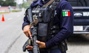 Naoružani ljudi upali u hotel : Oteto najmanje 20 migranata