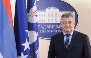 Teško zdravstveno stanje Miće Mićića: Gradonačelnik Bijeljine priključen na respirator